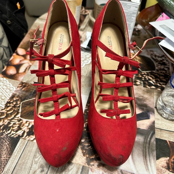 Red Platform Heels with bow tie designs - Picture 3 of 3